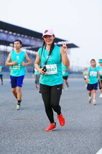 BIB: 1636, 0947
                            <button type="button" onclick="openModal(10474335)" class="btn btn-primary btn-sm float-right btn-popup" data-toggle="modal" data-target=".modal-high-quality">
                        <i class="fas fa-shopping-cart"></i> Add to Cart
                    </button>
                                            <button type="button" onclick="isThisMe(10474335, true)" class="btn btn-success btn-sm float-right btn-popup btn-isme hidden" data-toggle="tooltip" data-placement="bottom" title="นี่คือรูปของคุณใช่ไหม คลิกที่นี่เพื่อเอาเข้าอัลบั้ม">
                        <i class="fas fa-plus"></i> Add to album
                    </button>
                    <button type="button" onclick="isThisMe(10474335, false)" class="btn btn-warning btn-sm float-right btn-popup btn-isnotme hidden">
                        <i class="fas fa-ban"></i> Remove from album
                    </button>