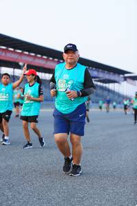 BIB: 50418, 1802
                            <button type="button" onclick="openModal(10490680)" class="btn btn-primary btn-sm float-right btn-popup" data-toggle="modal" data-target=".modal-high-quality">
                        <i class="fas fa-shopping-cart"></i> Add to Cart
                    </button>
                                            <button type="button" onclick="isThisMe(10490680, true)" class="btn btn-success btn-sm float-right btn-popup btn-isme hidden" data-toggle="tooltip" data-placement="bottom" title="นี่คือรูปของคุณใช่ไหม คลิกที่นี่เพื่อเอาเข้าอัลบั้ม">
                        <i class="fas fa-plus"></i> Add to album
                    </button>
                    <button type="button" onclick="isThisMe(10490680, false)" class="btn btn-warning btn-sm float-right btn-popup btn-isnotme hidden">
                        <i class="fas fa-ban"></i> Remove from album
                    </button>