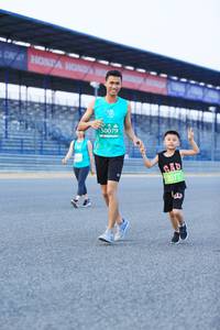 BIB: 50079, 2077
                            <button type="button" onclick="openModal(10495770)" class="btn btn-primary btn-sm float-right btn-popup" data-toggle="modal" data-target=".modal-high-quality">
                        <i class="fas fa-shopping-cart"></i> Add to Cart
                    </button>
                                            <button type="button" onclick="isThisMe(10495770, true)" class="btn btn-success btn-sm float-right btn-popup btn-isme hidden" data-toggle="tooltip" data-placement="bottom" title="นี่คือรูปของคุณใช่ไหม คลิกที่นี่เพื่อเอาเข้าอัลบั้ม">
                        <i class="fas fa-plus"></i> Add to album
                    </button>
                    <button type="button" onclick="isThisMe(10495770, false)" class="btn btn-warning btn-sm float-right btn-popup btn-isnotme hidden">
                        <i class="fas fa-ban"></i> Remove from album
                    </button>