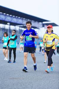 BIB: 51857, 52677, 1664
                            <button type="button" onclick="openModal(10495062)" class="btn btn-primary btn-sm float-right btn-popup" data-toggle="modal" data-target=".modal-high-quality">
                        <i class="fas fa-shopping-cart"></i> Add to Cart
                    </button>
                                            <button type="button" onclick="isThisMe(10495062, true)" class="btn btn-success btn-sm float-right btn-popup btn-isme hidden" data-toggle="tooltip" data-placement="bottom" title="นี่คือรูปของคุณใช่ไหม คลิกที่นี่เพื่อเอาเข้าอัลบั้ม">
                        <i class="fas fa-plus"></i> Add to album
                    </button>
                    <button type="button" onclick="isThisMe(10495062, false)" class="btn btn-warning btn-sm float-right btn-popup btn-isnotme hidden">
                        <i class="fas fa-ban"></i> Remove from album
                    </button>