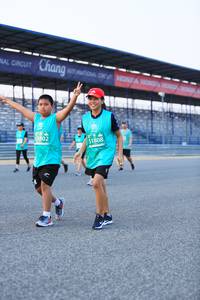 BIB: 51802, 51808
                            <button type="button" onclick="openModal(10490692)" class="btn btn-primary btn-sm float-right btn-popup" data-toggle="modal" data-target=".modal-high-quality">
                        <i class="fas fa-shopping-cart"></i> Add to Cart
                    </button>
                                            <button type="button" onclick="isThisMe(10490692, true)" class="btn btn-success btn-sm float-right btn-popup btn-isme hidden" data-toggle="tooltip" data-placement="bottom" title="นี่คือรูปของคุณใช่ไหม คลิกที่นี่เพื่อเอาเข้าอัลบั้ม">
                        <i class="fas fa-plus"></i> Add to album
                    </button>
                    <button type="button" onclick="isThisMe(10490692, false)" class="btn btn-warning btn-sm float-right btn-popup btn-isnotme hidden">
                        <i class="fas fa-ban"></i> Remove from album
                    </button>