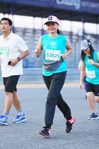 BIB: 50429, 52825
                            <button type="button" onclick="openModal(10491940)" class="btn btn-primary btn-sm float-right btn-popup" data-toggle="modal" data-target=".modal-high-quality">
                        <i class="fas fa-shopping-cart"></i> Add to Cart
                    </button>
                                            <button type="button" onclick="isThisMe(10491940, true)" class="btn btn-success btn-sm float-right btn-popup btn-isme hidden" data-toggle="tooltip" data-placement="bottom" title="นี่คือรูปของคุณใช่ไหม คลิกที่นี่เพื่อเอาเข้าอัลบั้ม">
                        <i class="fas fa-plus"></i> Add to album
                    </button>
                    <button type="button" onclick="isThisMe(10491940, false)" class="btn btn-warning btn-sm float-right btn-popup btn-isnotme hidden">
                        <i class="fas fa-ban"></i> Remove from album
                    </button>