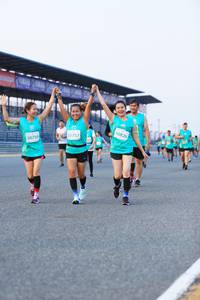 BIB: 0826, 0757, 50759
                            <button type="button" onclick="openModal(10475155)" class="btn btn-primary btn-sm float-right btn-popup" data-toggle="modal" data-target=".modal-high-quality">
                        <i class="fas fa-shopping-cart"></i> Add to Cart
                    </button>
                                            <button type="button" onclick="isThisMe(10475155, true)" class="btn btn-success btn-sm float-right btn-popup btn-isme hidden" data-toggle="tooltip" data-placement="bottom" title="นี่คือรูปของคุณใช่ไหม คลิกที่นี่เพื่อเอาเข้าอัลบั้ม">
                        <i class="fas fa-plus"></i> Add to album
                    </button>
                    <button type="button" onclick="isThisMe(10475155, false)" class="btn btn-warning btn-sm float-right btn-popup btn-isnotme hidden">
                        <i class="fas fa-ban"></i> Remove from album
                    </button>