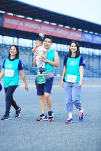 BIB: 2717, 52395, 1601
                            <button type="button" onclick="openModal(10526555)" class="btn btn-primary btn-sm float-right btn-popup" data-toggle="modal" data-target=".modal-high-quality">
                        <i class="fas fa-shopping-cart"></i> Add to Cart
                    </button>
                                            <button type="button" onclick="isThisMe(10526555, true)" class="btn btn-success btn-sm float-right btn-popup btn-isme hidden" data-toggle="tooltip" data-placement="bottom" title="นี่คือรูปของคุณใช่ไหม คลิกที่นี่เพื่อเอาเข้าอัลบั้ม">
                        <i class="fas fa-plus"></i> Add to album
                    </button>
                    <button type="button" onclick="isThisMe(10526555, false)" class="btn btn-warning btn-sm float-right btn-popup btn-isnotme hidden">
                        <i class="fas fa-ban"></i> Remove from album
                    </button>