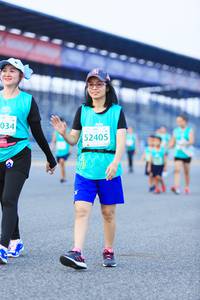 BIB: 1900, 034, 52405
                            <button type="button" onclick="openModal(10497850)" class="btn btn-primary btn-sm float-right btn-popup" data-toggle="modal" data-target=".modal-high-quality">
                        <i class="fas fa-shopping-cart"></i> Add to Cart
                    </button>
                                            <button type="button" onclick="isThisMe(10497850, true)" class="btn btn-success btn-sm float-right btn-popup btn-isme hidden" data-toggle="tooltip" data-placement="bottom" title="นี่คือรูปของคุณใช่ไหม คลิกที่นี่เพื่อเอาเข้าอัลบั้ม">
                        <i class="fas fa-plus"></i> Add to album
                    </button>
                    <button type="button" onclick="isThisMe(10497850, false)" class="btn btn-warning btn-sm float-right btn-popup btn-isnotme hidden">
                        <i class="fas fa-ban"></i> Remove from album
                    </button>