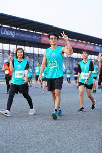 BIB: 51932, 51014, 52387
                            <button type="button" onclick="openModal(10490148)" class="btn btn-primary btn-sm float-right btn-popup" data-toggle="modal" data-target=".modal-high-quality">
                        <i class="fas fa-shopping-cart"></i> Add to Cart
                    </button>
                                            <button type="button" onclick="isThisMe(10490148, true)" class="btn btn-success btn-sm float-right btn-popup btn-isme hidden" data-toggle="tooltip" data-placement="bottom" title="นี่คือรูปของคุณใช่ไหม คลิกที่นี่เพื่อเอาเข้าอัลบั้ม">
                        <i class="fas fa-plus"></i> Add to album
                    </button>
                    <button type="button" onclick="isThisMe(10490148, false)" class="btn btn-warning btn-sm float-right btn-popup btn-isnotme hidden">
                        <i class="fas fa-ban"></i> Remove from album
                    </button>