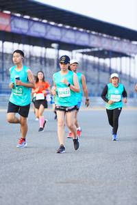 BIB: 860, 52422, 0942
                            <button type="button" onclick="openModal(10475010)" class="btn btn-primary btn-sm float-right btn-popup" data-toggle="modal" data-target=".modal-high-quality">
                        <i class="fas fa-shopping-cart"></i> Add to Cart
                    </button>
                                            <button type="button" onclick="isThisMe(10475010, true)" class="btn btn-success btn-sm float-right btn-popup btn-isme hidden" data-toggle="tooltip" data-placement="bottom" title="นี่คือรูปของคุณใช่ไหม คลิกที่นี่เพื่อเอาเข้าอัลบั้ม">
                        <i class="fas fa-plus"></i> Add to album
                    </button>
                    <button type="button" onclick="isThisMe(10475010, false)" class="btn btn-warning btn-sm float-right btn-popup btn-isnotme hidden">
                        <i class="fas fa-ban"></i> Remove from album
                    </button>