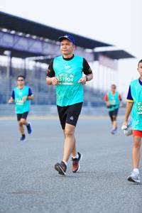 BIB: 51904
                            <button type="button" onclick="openModal(10452821)" class="btn btn-primary btn-sm float-right btn-popup" data-toggle="modal" data-target=".modal-high-quality">
                        <i class="fas fa-shopping-cart"></i> Add to Cart
                    </button>
                                            <button type="button" onclick="isThisMe(10452821, true)" class="btn btn-success btn-sm float-right btn-popup btn-isme hidden" data-toggle="tooltip" data-placement="bottom" title="นี่คือรูปของคุณใช่ไหม คลิกที่นี่เพื่อเอาเข้าอัลบั้ม">
                        <i class="fas fa-plus"></i> Add to album
                    </button>
                    <button type="button" onclick="isThisMe(10452821, false)" class="btn btn-warning btn-sm float-right btn-popup btn-isnotme hidden">
                        <i class="fas fa-ban"></i> Remove from album
                    </button>