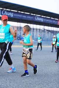 BIB: 3022
                            <button type="button" onclick="openModal(10491770)" class="btn btn-primary btn-sm float-right btn-popup" data-toggle="modal" data-target=".modal-high-quality">
                        <i class="fas fa-shopping-cart"></i> Add to Cart
                    </button>
                                            <button type="button" onclick="isThisMe(10491770, true)" class="btn btn-success btn-sm float-right btn-popup btn-isme hidden" data-toggle="tooltip" data-placement="bottom" title="นี่คือรูปของคุณใช่ไหม คลิกที่นี่เพื่อเอาเข้าอัลบั้ม">
                        <i class="fas fa-plus"></i> Add to album
                    </button>
                    <button type="button" onclick="isThisMe(10491770, false)" class="btn btn-warning btn-sm float-right btn-popup btn-isnotme hidden">
                        <i class="fas fa-ban"></i> Remove from album
                    </button>