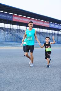 BIB: 50079, 2077
                            <button type="button" onclick="openModal(10495762)" class="btn btn-primary btn-sm float-right btn-popup" data-toggle="modal" data-target=".modal-high-quality">
                        <i class="fas fa-shopping-cart"></i> Add to Cart
                    </button>
                                            <button type="button" onclick="isThisMe(10495762, true)" class="btn btn-success btn-sm float-right btn-popup btn-isme hidden" data-toggle="tooltip" data-placement="bottom" title="นี่คือรูปของคุณใช่ไหม คลิกที่นี่เพื่อเอาเข้าอัลบั้ม">
                        <i class="fas fa-plus"></i> Add to album
                    </button>
                    <button type="button" onclick="isThisMe(10495762, false)" class="btn btn-warning btn-sm float-right btn-popup btn-isnotme hidden">
                        <i class="fas fa-ban"></i> Remove from album
                    </button>