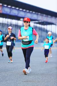 BIB: 096
                            <button type="button" onclick="openModal(10491367)" class="btn btn-primary btn-sm float-right btn-popup" data-toggle="modal" data-target=".modal-high-quality">
                        <i class="fas fa-shopping-cart"></i> Add to Cart
                    </button>
                                            <button type="button" onclick="isThisMe(10491367, true)" class="btn btn-success btn-sm float-right btn-popup btn-isme hidden" data-toggle="tooltip" data-placement="bottom" title="นี่คือรูปของคุณใช่ไหม คลิกที่นี่เพื่อเอาเข้าอัลบั้ม">
                        <i class="fas fa-plus"></i> Add to album
                    </button>
                    <button type="button" onclick="isThisMe(10491367, false)" class="btn btn-warning btn-sm float-right btn-popup btn-isnotme hidden">
                        <i class="fas fa-ban"></i> Remove from album
                    </button>