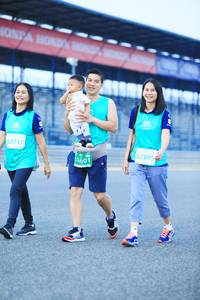 BIB: 52717, 523955, 1601
                            <button type="button" onclick="openModal(10526550)" class="btn btn-primary btn-sm float-right btn-popup" data-toggle="modal" data-target=".modal-high-quality">
                        <i class="fas fa-shopping-cart"></i> Add to Cart
                    </button>
                                            <button type="button" onclick="isThisMe(10526550, true)" class="btn btn-success btn-sm float-right btn-popup btn-isme hidden" data-toggle="tooltip" data-placement="bottom" title="นี่คือรูปของคุณใช่ไหม คลิกที่นี่เพื่อเอาเข้าอัลบั้ม">
                        <i class="fas fa-plus"></i> Add to album
                    </button>
                    <button type="button" onclick="isThisMe(10526550, false)" class="btn btn-warning btn-sm float-right btn-popup btn-isnotme hidden">
                        <i class="fas fa-ban"></i> Remove from album
                    </button>