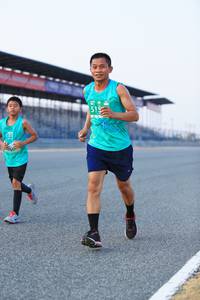 BIB: 515
                            <button type="button" onclick="openModal(10449203)" class="btn btn-primary btn-sm float-right btn-popup" data-toggle="modal" data-target=".modal-high-quality">
                        <i class="fas fa-shopping-cart"></i> Add to Cart
                    </button>
                                            <button type="button" onclick="isThisMe(10449203, true)" class="btn btn-success btn-sm float-right btn-popup btn-isme hidden" data-toggle="tooltip" data-placement="bottom" title="นี่คือรูปของคุณใช่ไหม คลิกที่นี่เพื่อเอาเข้าอัลบั้ม">
                        <i class="fas fa-plus"></i> Add to album
                    </button>
                    <button type="button" onclick="isThisMe(10449203, false)" class="btn btn-warning btn-sm float-right btn-popup btn-isnotme hidden">
                        <i class="fas fa-ban"></i> Remove from album
                    </button>