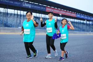 BIB: 2567, 53330, 32261
                            <button type="button" onclick="openModal(10528066)" class="btn btn-primary btn-sm float-right btn-popup" data-toggle="modal" data-target=".modal-high-quality">
                        <i class="fas fa-shopping-cart"></i> Add to Cart
                    </button>
                                            <button type="button" onclick="isThisMe(10528066, true)" class="btn btn-success btn-sm float-right btn-popup btn-isme hidden" data-toggle="tooltip" data-placement="bottom" title="นี่คือรูปของคุณใช่ไหม คลิกที่นี่เพื่อเอาเข้าอัลบั้ม">
                        <i class="fas fa-plus"></i> Add to album
                    </button>
                    <button type="button" onclick="isThisMe(10528066, false)" class="btn btn-warning btn-sm float-right btn-popup btn-isnotme hidden">
                        <i class="fas fa-ban"></i> Remove from album
                    </button>