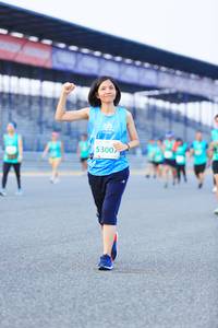 BIB: 5300
                            <button type="button" onclick="openModal(10490279)" class="btn btn-primary btn-sm float-right btn-popup" data-toggle="modal" data-target=".modal-high-quality">
                        <i class="fas fa-shopping-cart"></i> Add to Cart
                    </button>
                                            <button type="button" onclick="isThisMe(10490279, true)" class="btn btn-success btn-sm float-right btn-popup btn-isme hidden" data-toggle="tooltip" data-placement="bottom" title="นี่คือรูปของคุณใช่ไหม คลิกที่นี่เพื่อเอาเข้าอัลบั้ม">
                        <i class="fas fa-plus"></i> Add to album
                    </button>
                    <button type="button" onclick="isThisMe(10490279, false)" class="btn btn-warning btn-sm float-right btn-popup btn-isnotme hidden">
                        <i class="fas fa-ban"></i> Remove from album
                    </button>