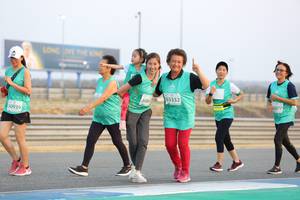 BIB: 077, 3332, 506, 50939
                            <button type="button" onclick="openModal(10485920)" class="btn btn-primary btn-sm float-right btn-popup" data-toggle="modal" data-target=".modal-high-quality">
                        <i class="fas fa-shopping-cart"></i> Add to Cart
                    </button>
                                            <button type="button" onclick="isThisMe(10485920, true)" class="btn btn-success btn-sm float-right btn-popup btn-isme hidden" data-toggle="tooltip" data-placement="bottom" title="นี่คือรูปของคุณใช่ไหม คลิกที่นี่เพื่อเอาเข้าอัลบั้ม">
                        <i class="fas fa-plus"></i> Add to album
                    </button>
                    <button type="button" onclick="isThisMe(10485920, false)" class="btn btn-warning btn-sm float-right btn-popup btn-isnotme hidden">
                        <i class="fas fa-ban"></i> Remove from album
                    </button>