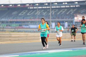 BIB: 5229
                            <button type="button" onclick="openModal(10485692)" class="btn btn-primary btn-sm float-right btn-popup" data-toggle="modal" data-target=".modal-high-quality">
                        <i class="fas fa-shopping-cart"></i> Add to Cart
                    </button>
                                            <button type="button" onclick="isThisMe(10485692, true)" class="btn btn-success btn-sm float-right btn-popup btn-isme hidden" data-toggle="tooltip" data-placement="bottom" title="นี่คือรูปของคุณใช่ไหม คลิกที่นี่เพื่อเอาเข้าอัลบั้ม">
                        <i class="fas fa-plus"></i> Add to album
                    </button>
                    <button type="button" onclick="isThisMe(10485692, false)" class="btn btn-warning btn-sm float-right btn-popup btn-isnotme hidden">
                        <i class="fas fa-ban"></i> Remove from album
                    </button>