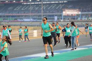 BIB: 
                            <button type="button" onclick="openModal(10484449)" class="btn btn-primary btn-sm float-right btn-popup" data-toggle="modal" data-target=".modal-high-quality">
                        <i class="fas fa-shopping-cart"></i> Add to Cart
                    </button>
                                            <button type="button" onclick="isThisMe(10484449, true)" class="btn btn-success btn-sm float-right btn-popup btn-isme hidden" data-toggle="tooltip" data-placement="bottom" title="นี่คือรูปของคุณใช่ไหม คลิกที่นี่เพื่อเอาเข้าอัลบั้ม">
                        <i class="fas fa-plus"></i> Add to album
                    </button>
                    <button type="button" onclick="isThisMe(10484449, false)" class="btn btn-warning btn-sm float-right btn-popup btn-isnotme hidden">
                        <i class="fas fa-ban"></i> Remove from album
                    </button>