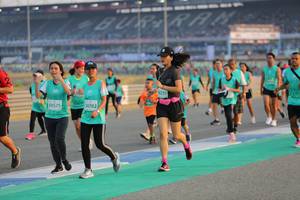 BIB: 235, 50782, 50575
                            <button type="button" onclick="openModal(10481567)" class="btn btn-primary btn-sm float-right btn-popup" data-toggle="modal" data-target=".modal-high-quality">
                        <i class="fas fa-shopping-cart"></i> Add to Cart
                    </button>
                                            <button type="button" onclick="isThisMe(10481567, true)" class="btn btn-success btn-sm float-right btn-popup btn-isme hidden" data-toggle="tooltip" data-placement="bottom" title="นี่คือรูปของคุณใช่ไหม คลิกที่นี่เพื่อเอาเข้าอัลบั้ม">
                        <i class="fas fa-plus"></i> Add to album
                    </button>
                    <button type="button" onclick="isThisMe(10481567, false)" class="btn btn-warning btn-sm float-right btn-popup btn-isnotme hidden">
                        <i class="fas fa-ban"></i> Remove from album
                    </button>