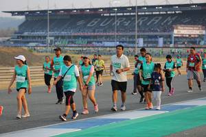 BIB: 0901
                            <button type="button" onclick="openModal(10482690)" class="btn btn-primary btn-sm float-right btn-popup" data-toggle="modal" data-target=".modal-high-quality">
                        <i class="fas fa-shopping-cart"></i> Add to Cart
                    </button>
                                            <button type="button" onclick="isThisMe(10482690, true)" class="btn btn-success btn-sm float-right btn-popup btn-isme hidden" data-toggle="tooltip" data-placement="bottom" title="นี่คือรูปของคุณใช่ไหม คลิกที่นี่เพื่อเอาเข้าอัลบั้ม">
                        <i class="fas fa-plus"></i> Add to album
                    </button>
                    <button type="button" onclick="isThisMe(10482690, false)" class="btn btn-warning btn-sm float-right btn-popup btn-isnotme hidden">
                        <i class="fas fa-ban"></i> Remove from album
                    </button>