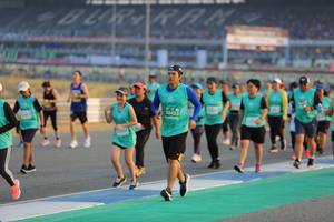 BIB: 50453
                            <button type="button" onclick="openModal(10482029)" class="btn btn-primary btn-sm float-right btn-popup" data-toggle="modal" data-target=".modal-high-quality">
                        <i class="fas fa-shopping-cart"></i> Add to Cart
                    </button>
                                            <button type="button" onclick="isThisMe(10482029, true)" class="btn btn-success btn-sm float-right btn-popup btn-isme hidden" data-toggle="tooltip" data-placement="bottom" title="นี่คือรูปของคุณใช่ไหม คลิกที่นี่เพื่อเอาเข้าอัลบั้ม">
                        <i class="fas fa-plus"></i> Add to album
                    </button>
                    <button type="button" onclick="isThisMe(10482029, false)" class="btn btn-warning btn-sm float-right btn-popup btn-isnotme hidden">
                        <i class="fas fa-ban"></i> Remove from album
                    </button>