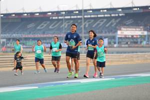 BIB: 3399, 5339, 3393
                            <button type="button" onclick="openModal(10485947)" class="btn btn-primary btn-sm float-right btn-popup" data-toggle="modal" data-target=".modal-high-quality">
                        <i class="fas fa-shopping-cart"></i> Add to Cart
                    </button>
                                            <button type="button" onclick="isThisMe(10485947, true)" class="btn btn-success btn-sm float-right btn-popup btn-isme hidden" data-toggle="tooltip" data-placement="bottom" title="นี่คือรูปของคุณใช่ไหม คลิกที่นี่เพื่อเอาเข้าอัลบั้ม">
                        <i class="fas fa-plus"></i> Add to album
                    </button>
                    <button type="button" onclick="isThisMe(10485947, false)" class="btn btn-warning btn-sm float-right btn-popup btn-isnotme hidden">
                        <i class="fas fa-ban"></i> Remove from album
                    </button>