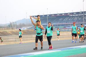 BIB: 51974, 2786
                            <button type="button" onclick="openModal(10485115)" class="btn btn-primary btn-sm float-right btn-popup" data-toggle="modal" data-target=".modal-high-quality">
                        <i class="fas fa-shopping-cart"></i> Add to Cart
                    </button>
                                            <button type="button" onclick="isThisMe(10485115, true)" class="btn btn-success btn-sm float-right btn-popup btn-isme hidden" data-toggle="tooltip" data-placement="bottom" title="นี่คือรูปของคุณใช่ไหม คลิกที่นี่เพื่อเอาเข้าอัลบั้ม">
                        <i class="fas fa-plus"></i> Add to album
                    </button>
                    <button type="button" onclick="isThisMe(10485115, false)" class="btn btn-warning btn-sm float-right btn-popup btn-isnotme hidden">
                        <i class="fas fa-ban"></i> Remove from album
                    </button>