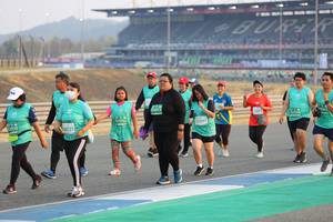 BIB: 63413, 065, 52104, 1935, 51191, 0723, 
                            <button type="button" onclick="openModal(10484057)" class="btn btn-primary btn-sm float-right btn-popup" data-toggle="modal" data-target=".modal-high-quality">
                        <i class="fas fa-shopping-cart"></i> Add to Cart
                    </button>
                                            <button type="button" onclick="isThisMe(10484057, true)" class="btn btn-success btn-sm float-right btn-popup btn-isme hidden" data-toggle="tooltip" data-placement="bottom" title="นี่คือรูปของคุณใช่ไหม คลิกที่นี่เพื่อเอาเข้าอัลบั้ม">
                        <i class="fas fa-plus"></i> Add to album
                    </button>
                    <button type="button" onclick="isThisMe(10484057, false)" class="btn btn-warning btn-sm float-right btn-popup btn-isnotme hidden">
                        <i class="fas fa-ban"></i> Remove from album
                    </button>