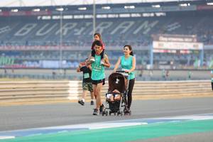 BIB: 1639
                            <button type="button" onclick="openModal(10485717)" class="btn btn-primary btn-sm float-right btn-popup" data-toggle="modal" data-target=".modal-high-quality">
                        <i class="fas fa-shopping-cart"></i> Add to Cart
                    </button>
                                            <button type="button" onclick="isThisMe(10485717, true)" class="btn btn-success btn-sm float-right btn-popup btn-isme hidden" data-toggle="tooltip" data-placement="bottom" title="นี่คือรูปของคุณใช่ไหม คลิกที่นี่เพื่อเอาเข้าอัลบั้ม">
                        <i class="fas fa-plus"></i> Add to album
                    </button>
                    <button type="button" onclick="isThisMe(10485717, false)" class="btn btn-warning btn-sm float-right btn-popup btn-isnotme hidden">
                        <i class="fas fa-ban"></i> Remove from album
                    </button>