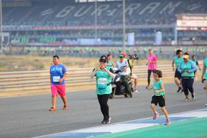 BIB: 51249
                            <button type="button" onclick="openModal(10483187)" class="btn btn-primary btn-sm float-right btn-popup" data-toggle="modal" data-target=".modal-high-quality">
                        <i class="fas fa-shopping-cart"></i> Add to Cart
                    </button>
                                            <button type="button" onclick="isThisMe(10483187, true)" class="btn btn-success btn-sm float-right btn-popup btn-isme hidden" data-toggle="tooltip" data-placement="bottom" title="นี่คือรูปของคุณใช่ไหม คลิกที่นี่เพื่อเอาเข้าอัลบั้ม">
                        <i class="fas fa-plus"></i> Add to album
                    </button>
                    <button type="button" onclick="isThisMe(10483187, false)" class="btn btn-warning btn-sm float-right btn-popup btn-isnotme hidden">
                        <i class="fas fa-ban"></i> Remove from album
                    </button>