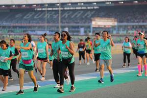 BIB: 0154, 52980, 339, 52873, 524
                            <button type="button" onclick="openModal(10481386)" class="btn btn-primary btn-sm float-right btn-popup" data-toggle="modal" data-target=".modal-high-quality">
                        <i class="fas fa-shopping-cart"></i> Add to Cart
                    </button>
                                            <button type="button" onclick="isThisMe(10481386, true)" class="btn btn-success btn-sm float-right btn-popup btn-isme hidden" data-toggle="tooltip" data-placement="bottom" title="นี่คือรูปของคุณใช่ไหม คลิกที่นี่เพื่อเอาเข้าอัลบั้ม">
                        <i class="fas fa-plus"></i> Add to album
                    </button>
                    <button type="button" onclick="isThisMe(10481386, false)" class="btn btn-warning btn-sm float-right btn-popup btn-isnotme hidden">
                        <i class="fas fa-ban"></i> Remove from album
                    </button>