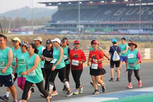 BIB: 3301, 132, 048, 50485, 53239, 53310, 257, 091
                            <button type="button" onclick="openModal(10483738)" class="btn btn-primary btn-sm float-right btn-popup" data-toggle="modal" data-target=".modal-high-quality">
                        <i class="fas fa-shopping-cart"></i> Add to Cart
                    </button>
                                            <button type="button" onclick="isThisMe(10483738, true)" class="btn btn-success btn-sm float-right btn-popup btn-isme hidden" data-toggle="tooltip" data-placement="bottom" title="นี่คือรูปของคุณใช่ไหม คลิกที่นี่เพื่อเอาเข้าอัลบั้ม">
                        <i class="fas fa-plus"></i> Add to album
                    </button>
                    <button type="button" onclick="isThisMe(10483738, false)" class="btn btn-warning btn-sm float-right btn-popup btn-isnotme hidden">
                        <i class="fas fa-ban"></i> Remove from album
                    </button>