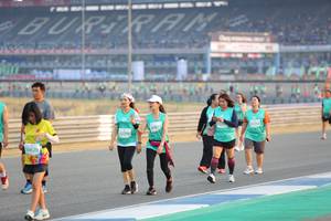 BIB: 105, 1254, 52290, 0628
                            <button type="button" onclick="openModal(10484869)" class="btn btn-primary btn-sm float-right btn-popup" data-toggle="modal" data-target=".modal-high-quality">
                        <i class="fas fa-shopping-cart"></i> Add to Cart
                    </button>
                                            <button type="button" onclick="isThisMe(10484869, true)" class="btn btn-success btn-sm float-right btn-popup btn-isme hidden" data-toggle="tooltip" data-placement="bottom" title="นี่คือรูปของคุณใช่ไหม คลิกที่นี่เพื่อเอาเข้าอัลบั้ม">
                        <i class="fas fa-plus"></i> Add to album
                    </button>
                    <button type="button" onclick="isThisMe(10484869, false)" class="btn btn-warning btn-sm float-right btn-popup btn-isnotme hidden">
                        <i class="fas fa-ban"></i> Remove from album
                    </button>