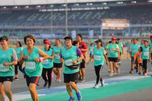 BIB: 507821, 0068, 1264, 51232, 50879
                            <button type="button" onclick="openModal(10481557)" class="btn btn-primary btn-sm float-right btn-popup" data-toggle="modal" data-target=".modal-high-quality">
                        <i class="fas fa-shopping-cart"></i> Add to Cart
                    </button>
                                            <button type="button" onclick="isThisMe(10481557, true)" class="btn btn-success btn-sm float-right btn-popup btn-isme hidden" data-toggle="tooltip" data-placement="bottom" title="นี่คือรูปของคุณใช่ไหม คลิกที่นี่เพื่อเอาเข้าอัลบั้ม">
                        <i class="fas fa-plus"></i> Add to album
                    </button>
                    <button type="button" onclick="isThisMe(10481557, false)" class="btn btn-warning btn-sm float-right btn-popup btn-isnotme hidden">
                        <i class="fas fa-ban"></i> Remove from album
                    </button>