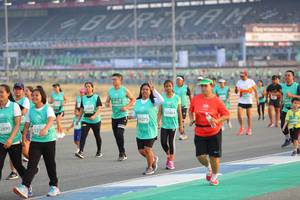 BIB: 52465, 53275, 2490, 523
                            <button type="button" onclick="openModal(10483260)" class="btn btn-primary btn-sm float-right btn-popup" data-toggle="modal" data-target=".modal-high-quality">
                        <i class="fas fa-shopping-cart"></i> Add to Cart
                    </button>
                                            <button type="button" onclick="isThisMe(10483260, true)" class="btn btn-success btn-sm float-right btn-popup btn-isme hidden" data-toggle="tooltip" data-placement="bottom" title="นี่คือรูปของคุณใช่ไหม คลิกที่นี่เพื่อเอาเข้าอัลบั้ม">
                        <i class="fas fa-plus"></i> Add to album
                    </button>
                    <button type="button" onclick="isThisMe(10483260, false)" class="btn btn-warning btn-sm float-right btn-popup btn-isnotme hidden">
                        <i class="fas fa-ban"></i> Remove from album
                    </button>