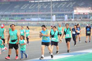 BIB: 51611, 2837, 51587, 0019
                            <button type="button" onclick="openModal(10484934)" class="btn btn-primary btn-sm float-right btn-popup" data-toggle="modal" data-target=".modal-high-quality">
                        <i class="fas fa-shopping-cart"></i> Add to Cart
                    </button>
                                            <button type="button" onclick="isThisMe(10484934, true)" class="btn btn-success btn-sm float-right btn-popup btn-isme hidden" data-toggle="tooltip" data-placement="bottom" title="นี่คือรูปของคุณใช่ไหม คลิกที่นี่เพื่อเอาเข้าอัลบั้ม">
                        <i class="fas fa-plus"></i> Add to album
                    </button>
                    <button type="button" onclick="isThisMe(10484934, false)" class="btn btn-warning btn-sm float-right btn-popup btn-isnotme hidden">
                        <i class="fas fa-ban"></i> Remove from album
                    </button>