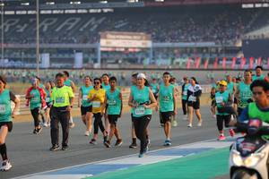 BIB: 32475, 198
                            <button type="button" onclick="openModal(10482611)" class="btn btn-primary btn-sm float-right btn-popup" data-toggle="modal" data-target=".modal-high-quality">
                        <i class="fas fa-shopping-cart"></i> Add to Cart
                    </button>
                                            <button type="button" onclick="isThisMe(10482611, true)" class="btn btn-success btn-sm float-right btn-popup btn-isme hidden" data-toggle="tooltip" data-placement="bottom" title="นี่คือรูปของคุณใช่ไหม คลิกที่นี่เพื่อเอาเข้าอัลบั้ม">
                        <i class="fas fa-plus"></i> Add to album
                    </button>
                    <button type="button" onclick="isThisMe(10482611, false)" class="btn btn-warning btn-sm float-right btn-popup btn-isnotme hidden">
                        <i class="fas fa-ban"></i> Remove from album
                    </button>