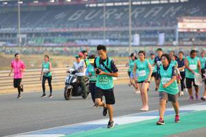 BIB: 51702, 5328
                            <button type="button" onclick="openModal(10483211)" class="btn btn-primary btn-sm float-right btn-popup" data-toggle="modal" data-target=".modal-high-quality">
                        <i class="fas fa-shopping-cart"></i> Add to Cart
                    </button>
                                            <button type="button" onclick="isThisMe(10483211, true)" class="btn btn-success btn-sm float-right btn-popup btn-isme hidden" data-toggle="tooltip" data-placement="bottom" title="นี่คือรูปของคุณใช่ไหม คลิกที่นี่เพื่อเอาเข้าอัลบั้ม">
                        <i class="fas fa-plus"></i> Add to album
                    </button>
                    <button type="button" onclick="isThisMe(10483211, false)" class="btn btn-warning btn-sm float-right btn-popup btn-isnotme hidden">
                        <i class="fas fa-ban"></i> Remove from album
                    </button>