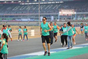 BIB: 1892
                            <button type="button" onclick="openModal(10484451)" class="btn btn-primary btn-sm float-right btn-popup" data-toggle="modal" data-target=".modal-high-quality">
                        <i class="fas fa-shopping-cart"></i> Add to Cart
                    </button>
                                            <button type="button" onclick="isThisMe(10484451, true)" class="btn btn-success btn-sm float-right btn-popup btn-isme hidden" data-toggle="tooltip" data-placement="bottom" title="นี่คือรูปของคุณใช่ไหม คลิกที่นี่เพื่อเอาเข้าอัลบั้ม">
                        <i class="fas fa-plus"></i> Add to album
                    </button>
                    <button type="button" onclick="isThisMe(10484451, false)" class="btn btn-warning btn-sm float-right btn-popup btn-isnotme hidden">
                        <i class="fas fa-ban"></i> Remove from album
                    </button>