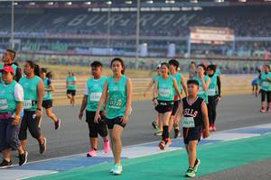 BIB: 118, 51729, 1275, 0949, 0679
                            <button type="button" onclick="openModal(10482429)" class="btn btn-primary btn-sm float-right btn-popup" data-toggle="modal" data-target=".modal-high-quality">
                        <i class="fas fa-shopping-cart"></i> Add to Cart
                    </button>
                                            <button type="button" onclick="isThisMe(10482429, true)" class="btn btn-success btn-sm float-right btn-popup btn-isme hidden" data-toggle="tooltip" data-placement="bottom" title="นี่คือรูปของคุณใช่ไหม คลิกที่นี่เพื่อเอาเข้าอัลบั้ม">
                        <i class="fas fa-plus"></i> Add to album
                    </button>
                    <button type="button" onclick="isThisMe(10482429, false)" class="btn btn-warning btn-sm float-right btn-popup btn-isnotme hidden">
                        <i class="fas fa-ban"></i> Remove from album
                    </button>