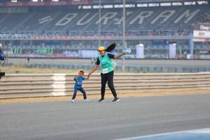 BIB: 100
                            <button type="button" onclick="openModal(10486389)" class="btn btn-primary btn-sm float-right btn-popup" data-toggle="modal" data-target=".modal-high-quality">
                        <i class="fas fa-shopping-cart"></i> Add to Cart
                    </button>
                                            <button type="button" onclick="isThisMe(10486389, true)" class="btn btn-success btn-sm float-right btn-popup btn-isme hidden" data-toggle="tooltip" data-placement="bottom" title="นี่คือรูปของคุณใช่ไหม คลิกที่นี่เพื่อเอาเข้าอัลบั้ม">
                        <i class="fas fa-plus"></i> Add to album
                    </button>
                    <button type="button" onclick="isThisMe(10486389, false)" class="btn btn-warning btn-sm float-right btn-popup btn-isnotme hidden">
                        <i class="fas fa-ban"></i> Remove from album
                    </button>