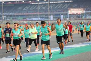 BIB: 51903, 2604, 51724, 52059
                            <button type="button" onclick="openModal(10483597)" class="btn btn-primary btn-sm float-right btn-popup" data-toggle="modal" data-target=".modal-high-quality">
                        <i class="fas fa-shopping-cart"></i> Add to Cart
                    </button>
                                            <button type="button" onclick="isThisMe(10483597, true)" class="btn btn-success btn-sm float-right btn-popup btn-isme hidden" data-toggle="tooltip" data-placement="bottom" title="นี่คือรูปของคุณใช่ไหม คลิกที่นี่เพื่อเอาเข้าอัลบั้ม">
                        <i class="fas fa-plus"></i> Add to album
                    </button>
                    <button type="button" onclick="isThisMe(10483597, false)" class="btn btn-warning btn-sm float-right btn-popup btn-isnotme hidden">
                        <i class="fas fa-ban"></i> Remove from album
                    </button>