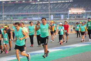 BIB: 51903, 172, 52254
                            <button type="button" onclick="openModal(10483611)" class="btn btn-primary btn-sm float-right btn-popup" data-toggle="modal" data-target=".modal-high-quality">
                        <i class="fas fa-shopping-cart"></i> Add to Cart
                    </button>
                                            <button type="button" onclick="isThisMe(10483611, true)" class="btn btn-success btn-sm float-right btn-popup btn-isme hidden" data-toggle="tooltip" data-placement="bottom" title="นี่คือรูปของคุณใช่ไหม คลิกที่นี่เพื่อเอาเข้าอัลบั้ม">
                        <i class="fas fa-plus"></i> Add to album
                    </button>
                    <button type="button" onclick="isThisMe(10483611, false)" class="btn btn-warning btn-sm float-right btn-popup btn-isnotme hidden">
                        <i class="fas fa-ban"></i> Remove from album
                    </button>