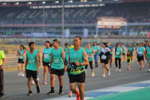 BIB: 3002, 51743, 50097
                            <button type="button" onclick="openModal(10482627)" class="btn btn-primary btn-sm float-right btn-popup" data-toggle="modal" data-target=".modal-high-quality">
                        <i class="fas fa-shopping-cart"></i> Add to Cart
                    </button>
                                            <button type="button" onclick="isThisMe(10482627, true)" class="btn btn-success btn-sm float-right btn-popup btn-isme hidden" data-toggle="tooltip" data-placement="bottom" title="นี่คือรูปของคุณใช่ไหม คลิกที่นี่เพื่อเอาเข้าอัลบั้ม">
                        <i class="fas fa-plus"></i> Add to album
                    </button>
                    <button type="button" onclick="isThisMe(10482627, false)" class="btn btn-warning btn-sm float-right btn-popup btn-isnotme hidden">
                        <i class="fas fa-ban"></i> Remove from album
                    </button>