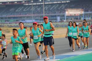 BIB: 100, 50798, 52571, 3079, 51576
                            <button type="button" onclick="openModal(10480127)" class="btn btn-primary btn-sm float-right btn-popup" data-toggle="modal" data-target=".modal-high-quality">
                        <i class="fas fa-shopping-cart"></i> Add to Cart
                    </button>
                                            <button type="button" onclick="isThisMe(10480127, true)" class="btn btn-success btn-sm float-right btn-popup btn-isme hidden" data-toggle="tooltip" data-placement="bottom" title="นี่คือรูปของคุณใช่ไหม คลิกที่นี่เพื่อเอาเข้าอัลบั้ม">
                        <i class="fas fa-plus"></i> Add to album
                    </button>
                    <button type="button" onclick="isThisMe(10480127, false)" class="btn btn-warning btn-sm float-right btn-popup btn-isnotme hidden">
                        <i class="fas fa-ban"></i> Remove from album
                    </button>