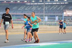 BIB: 52570
                            <button type="button" onclick="openModal(10485629)" class="btn btn-primary btn-sm float-right btn-popup" data-toggle="modal" data-target=".modal-high-quality">
                        <i class="fas fa-shopping-cart"></i> Add to Cart
                    </button>
                                            <button type="button" onclick="isThisMe(10485629, true)" class="btn btn-success btn-sm float-right btn-popup btn-isme hidden" data-toggle="tooltip" data-placement="bottom" title="นี่คือรูปของคุณใช่ไหม คลิกที่นี่เพื่อเอาเข้าอัลบั้ม">
                        <i class="fas fa-plus"></i> Add to album
                    </button>
                    <button type="button" onclick="isThisMe(10485629, false)" class="btn btn-warning btn-sm float-right btn-popup btn-isnotme hidden">
                        <i class="fas fa-ban"></i> Remove from album
                    </button>