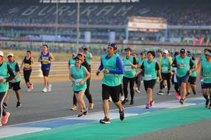 BIB: 5242
                            <button type="button" onclick="openModal(10482034)" class="btn btn-primary btn-sm float-right btn-popup" data-toggle="modal" data-target=".modal-high-quality">
                        <i class="fas fa-shopping-cart"></i> Add to Cart
                    </button>
                                            <button type="button" onclick="isThisMe(10482034, true)" class="btn btn-success btn-sm float-right btn-popup btn-isme hidden" data-toggle="tooltip" data-placement="bottom" title="นี่คือรูปของคุณใช่ไหม คลิกที่นี่เพื่อเอาเข้าอัลบั้ม">
                        <i class="fas fa-plus"></i> Add to album
                    </button>
                    <button type="button" onclick="isThisMe(10482034, false)" class="btn btn-warning btn-sm float-right btn-popup btn-isnotme hidden">
                        <i class="fas fa-ban"></i> Remove from album
                    </button>