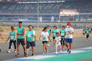 BIB: 53003, 501, 1166, 30582, 51568
                            <button type="button" onclick="openModal(10484539)" class="btn btn-primary btn-sm float-right btn-popup" data-toggle="modal" data-target=".modal-high-quality">
                        <i class="fas fa-shopping-cart"></i> Add to Cart
                    </button>
                                            <button type="button" onclick="isThisMe(10484539, true)" class="btn btn-success btn-sm float-right btn-popup btn-isme hidden" data-toggle="tooltip" data-placement="bottom" title="นี่คือรูปของคุณใช่ไหม คลิกที่นี่เพื่อเอาเข้าอัลบั้ม">
                        <i class="fas fa-plus"></i> Add to album
                    </button>
                    <button type="button" onclick="isThisMe(10484539, false)" class="btn btn-warning btn-sm float-right btn-popup btn-isnotme hidden">
                        <i class="fas fa-ban"></i> Remove from album
                    </button>