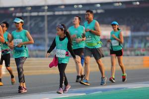 BIB: 240, 50554
                            <button type="button" onclick="openModal(10479671)" class="btn btn-primary btn-sm float-right btn-popup" data-toggle="modal" data-target=".modal-high-quality">
                        <i class="fas fa-shopping-cart"></i> Add to Cart
                    </button>
                                            <button type="button" onclick="isThisMe(10479671, true)" class="btn btn-success btn-sm float-right btn-popup btn-isme hidden" data-toggle="tooltip" data-placement="bottom" title="นี่คือรูปของคุณใช่ไหม คลิกที่นี่เพื่อเอาเข้าอัลบั้ม">
                        <i class="fas fa-plus"></i> Add to album
                    </button>
                    <button type="button" onclick="isThisMe(10479671, false)" class="btn btn-warning btn-sm float-right btn-popup btn-isnotme hidden">
                        <i class="fas fa-ban"></i> Remove from album
                    </button>