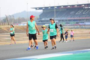 BIB: 5198, 53052, 1534
                            <button type="button" onclick="openModal(10485162)" class="btn btn-primary btn-sm float-right btn-popup" data-toggle="modal" data-target=".modal-high-quality">
                        <i class="fas fa-shopping-cart"></i> Add to Cart
                    </button>
                                            <button type="button" onclick="isThisMe(10485162, true)" class="btn btn-success btn-sm float-right btn-popup btn-isme hidden" data-toggle="tooltip" data-placement="bottom" title="นี่คือรูปของคุณใช่ไหม คลิกที่นี่เพื่อเอาเข้าอัลบั้ม">
                        <i class="fas fa-plus"></i> Add to album
                    </button>
                    <button type="button" onclick="isThisMe(10485162, false)" class="btn btn-warning btn-sm float-right btn-popup btn-isnotme hidden">
                        <i class="fas fa-ban"></i> Remove from album
                    </button>